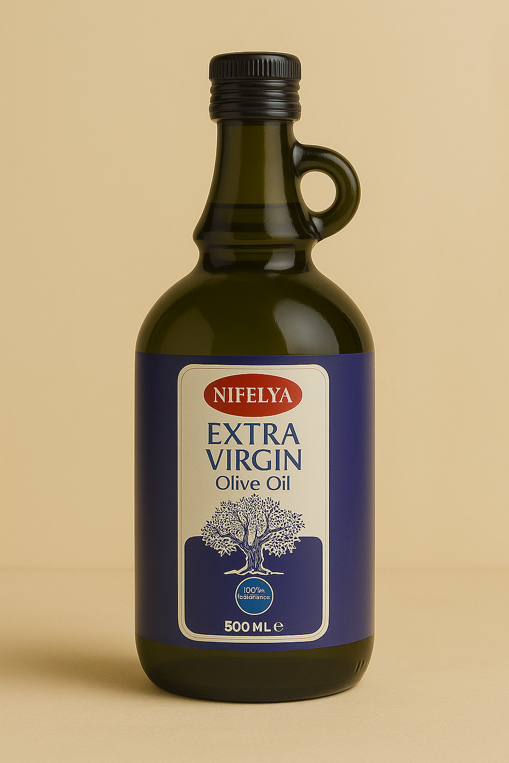 Nifelya Extra Virgin Olivenöl 500 ml – kaltgepresstes, natives Olivenöl aus der Türkei in bauchiger Glasflasche auf beigem Hintergrund.